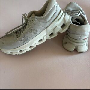 On Running Cloudstratus Light Gray Sneakers